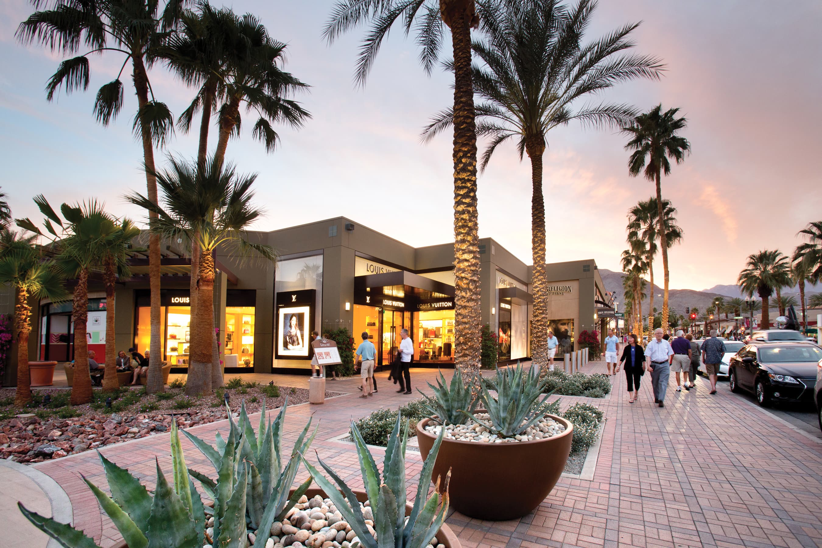 El Paseo Shopping District